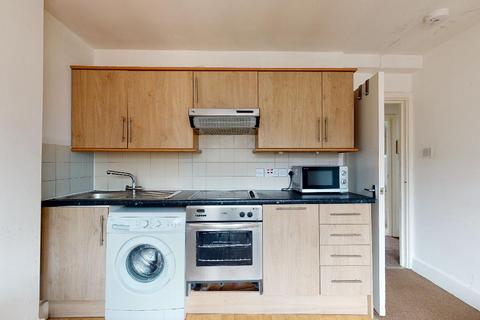 2 bedroom flat to rent, Hamlet Gardens, London W6