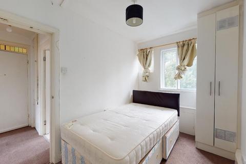 2 bedroom flat to rent, Hamlet Gardens, London W6