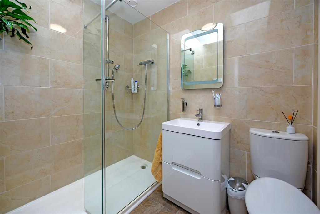 Bathroom 1 N9 A7232-Enhanced-NR.jpg