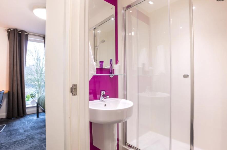 Standard Ensuite (3).jpg