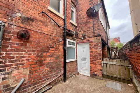 2 bedroom ground floor flat to rent, Basement Flat, Knowsley Road, Southport