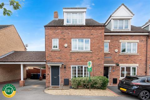 4 bedroom townhouse for sale, Sunflower Gardens, Bessacarr, Doncaster