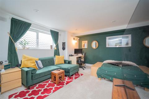 Flat 1, 8 Arnold Road, Manchester, M16 8NQ