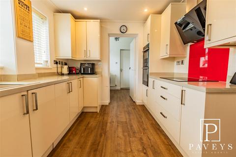 4 Frietuna Road, Kirby Cross, Frinton-on-sea, CO13 0RY