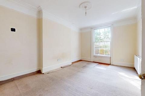 2 Berkley Crescent, Gravesend, DA12 2AD