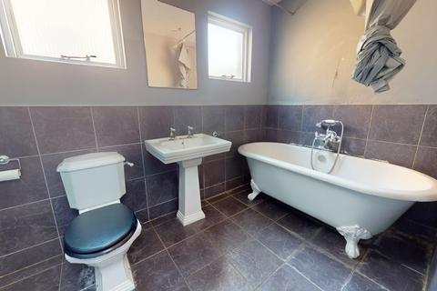 2 Berkley Crescent, Gravesend, DA12 2AD