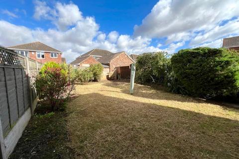 3 bedroom semi-detached house to rent, Sunningdale, Waltham, DN37