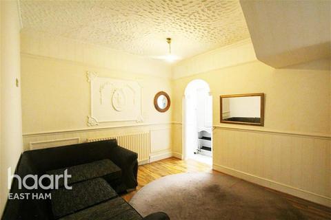 4 bedroom terraced house to rent, Mitcham Road, E6