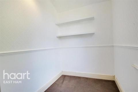 4 bedroom terraced house to rent, Mitcham Road, E6