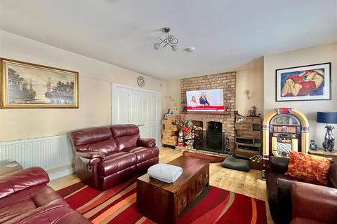 4 bedroom detached house for sale, Tuffley Crescent, Gloucester GL1