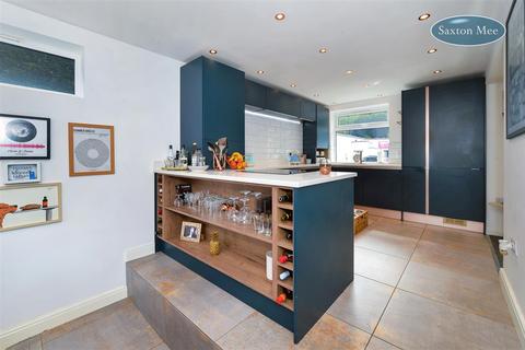9 Ashurst Drive, Sheffield, S6 5LL