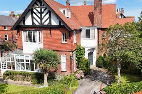 Belvedere Road, Scarborough