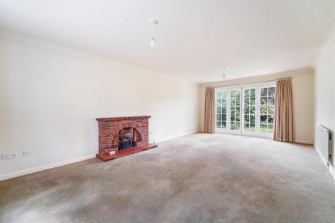11 Woodcote End, Epsom, KT18 7BB