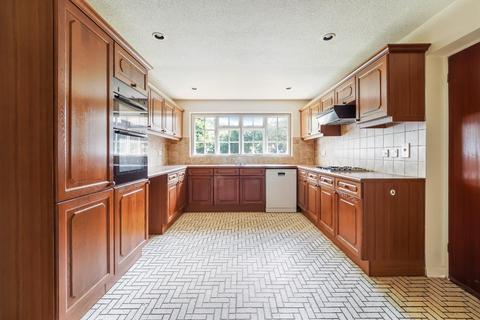 11 Woodcote End, Epsom, KT18 7BB