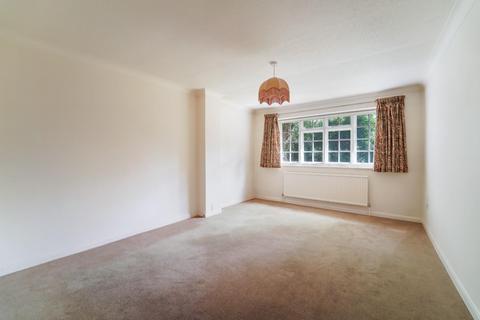 11 Woodcote End, Epsom, KT18 7BB