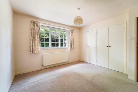 11 Woodcote End, Epsom, KT18 7BB