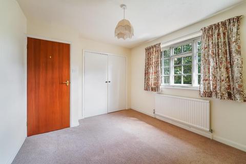 11 Woodcote End, Epsom, KT18 7BB