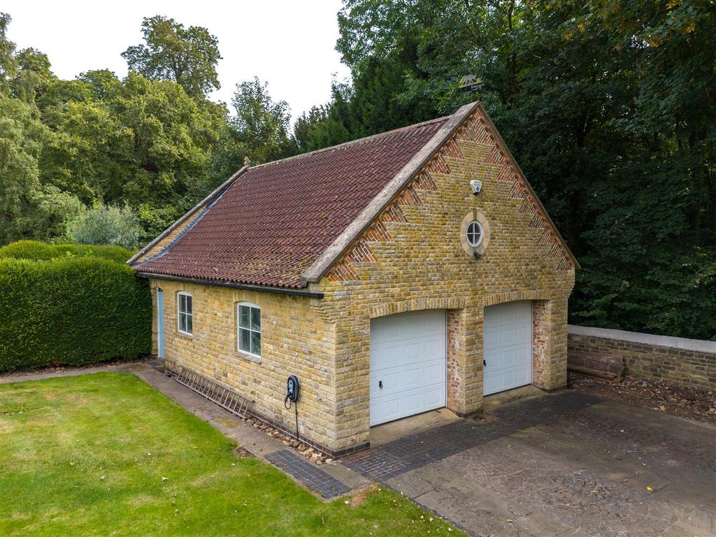 Drone   Stone Cottage, Burton by Lincoln 14.jpg