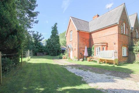 3 bedroom semi-detached house to rent, Catons Lane, Saffron Walden CB10