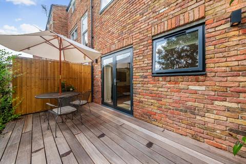 8 Chale Road, London, SW2 4JB