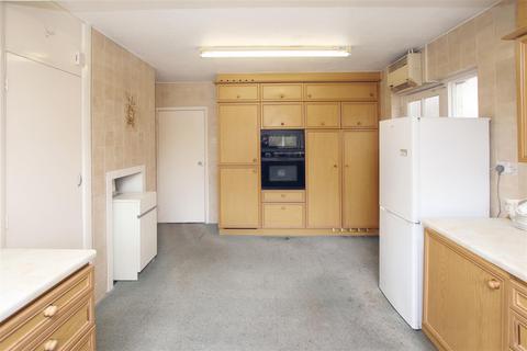 4 Dewlands Avenue, Dartford, DA2 6AJ