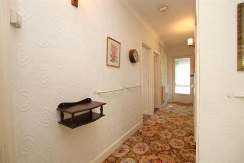 4 Dewlands Avenue, Dartford, DA2 6AJ