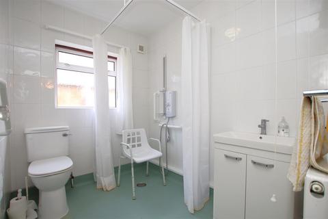 4 Dewlands Avenue, Dartford, DA2 6AJ