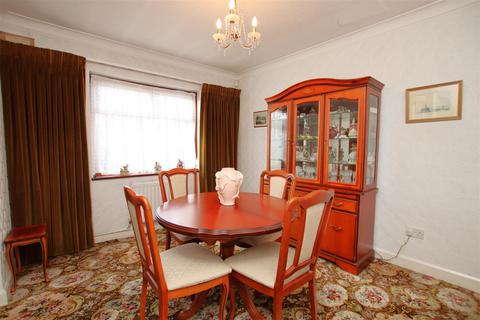 4 Dewlands Avenue, Dartford, DA2 6AJ