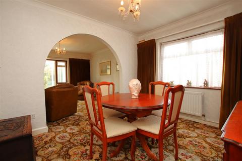 4 Dewlands Avenue, Dartford, DA2 6AJ
