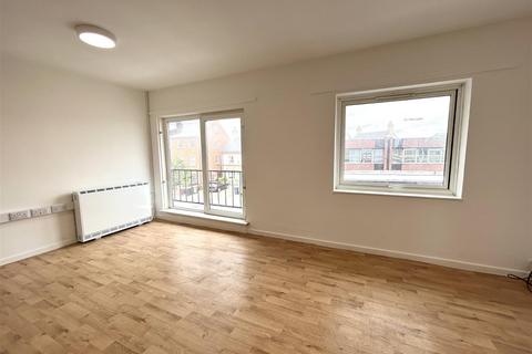 2 bedroom apartment to rent, Market Square Sandy Beds