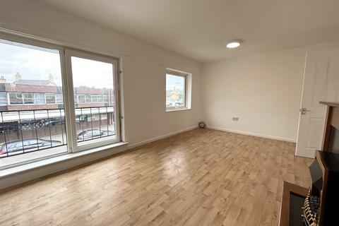 2 bedroom apartment to rent, Market Square Sandy Beds