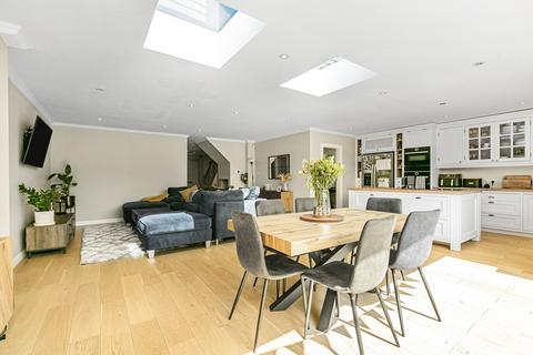 4 Park Close, Byfleet, West Byfleet, KT14 7FH