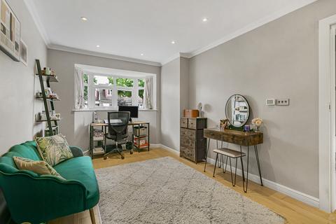 4 Park Close, Byfleet, West Byfleet, KT14 7FH