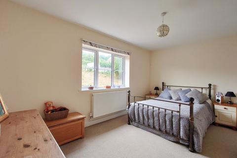 3 bedroom end of terrace house for sale, Valley Road, Newhaven