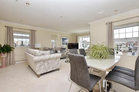 3 bedroom flat for sale, Christchurch Place, Eastbourne