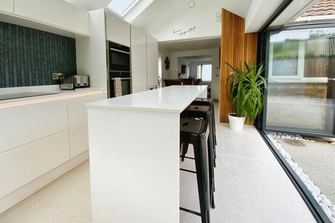 99 Channel View, Ilfracombe, EX34 9PU
