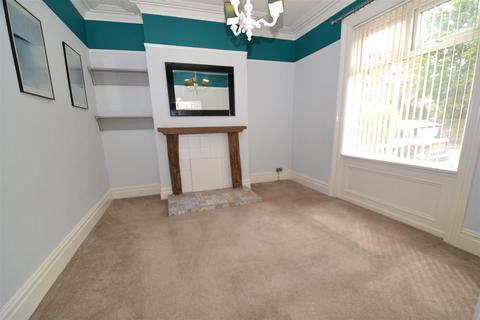 3 bedroom terraced house for sale, Bradford Road, Oakenshaw