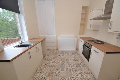 3 bedroom terraced house for sale, Bradford Road, Oakenshaw