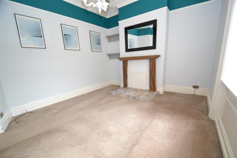 3 bedroom terraced house for sale, Bradford Road, Oakenshaw