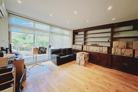 7 bedroom detached house for sale, Hillcrest Avenue, Edgware