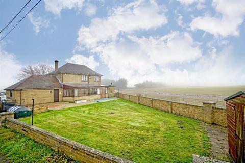 3 bedroom detached house to rent, Kimbolton Road, Hail Weston