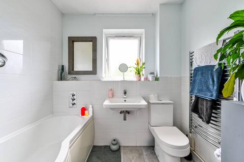 1 bedroom flat for sale, Eastbourne Road, Stamford Hill, London, N15