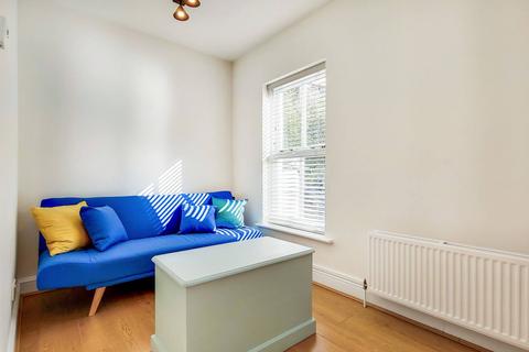 2 bedroom flat for sale, Malvern Mews, Maida Hill, London, NW6