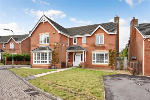 5 bedroom detached house for sale, Micheldever Gardens, Whitchurch