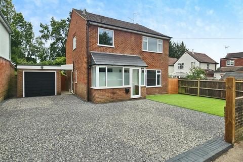 3 bedroom detached house for sale, Oak Road, Farnborough