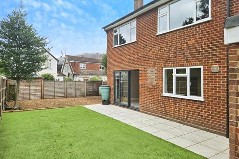 3 bedroom detached house for sale, Oak Road, Farnborough