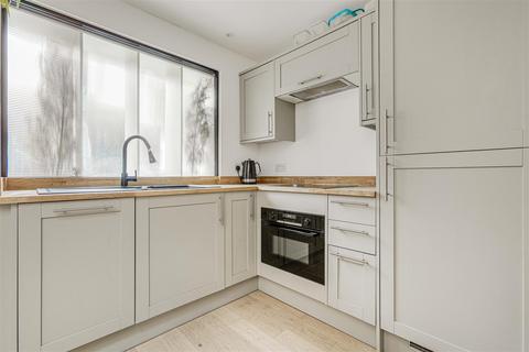 2 bedroom mews for sale, Gleneldon Mews, London SW16