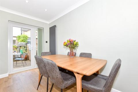 4 bedroom end of terrace house for sale, Holborough Road, Snodland, Kent