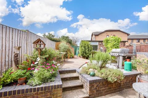 4 bedroom end of terrace house for sale, Holborough Road, Snodland, Kent