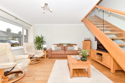 4 bedroom end of terrace house for sale, Holborough Road, Snodland, Kent